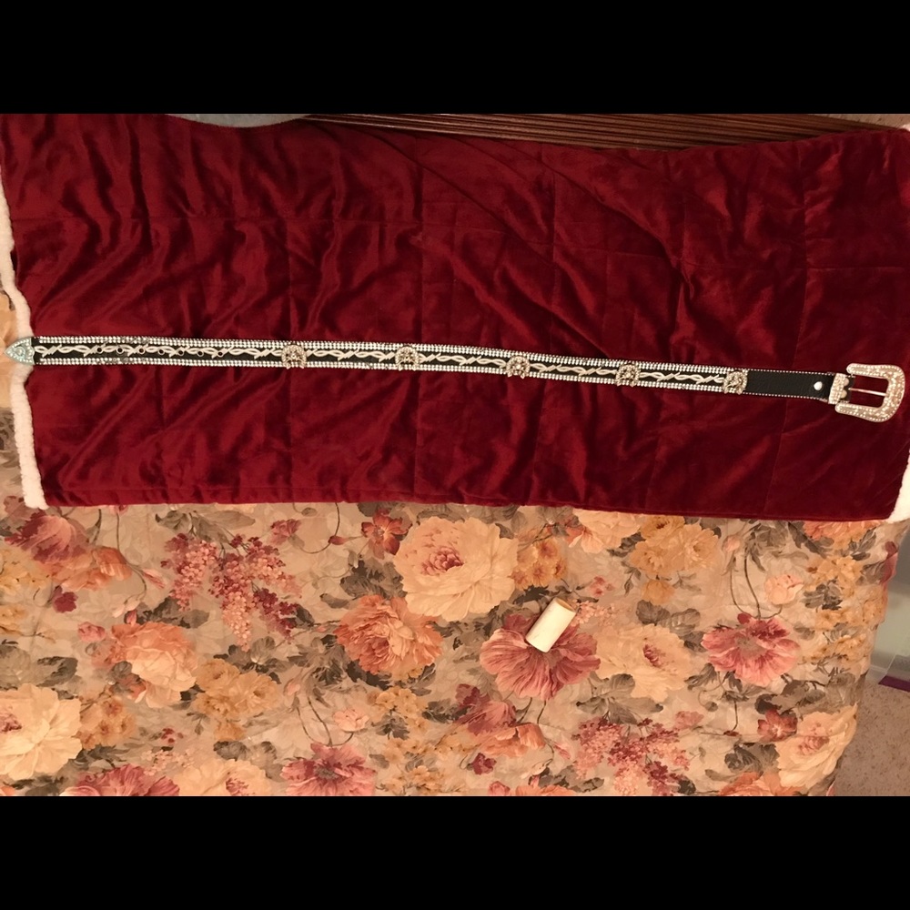 Steer head rhinestone belt